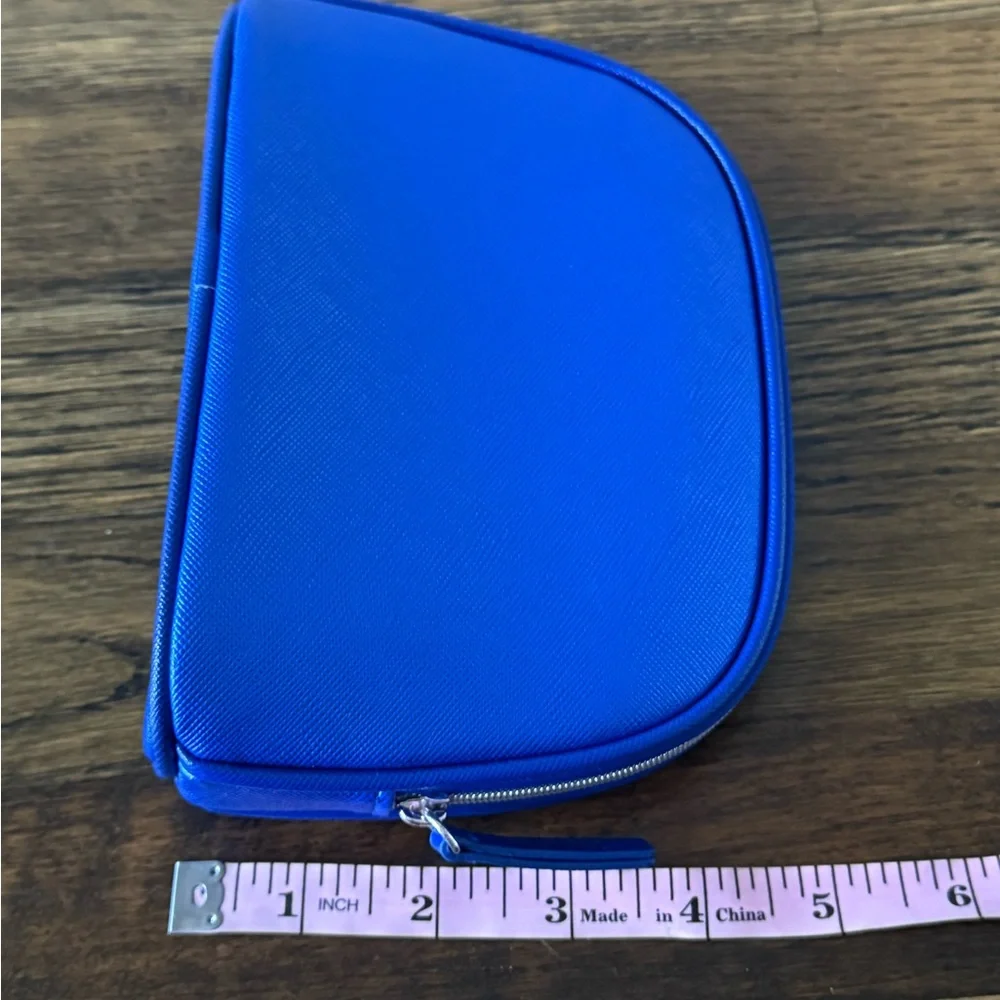 5 for $25 item 🌺 La Mer Blue Cosmetics Bag